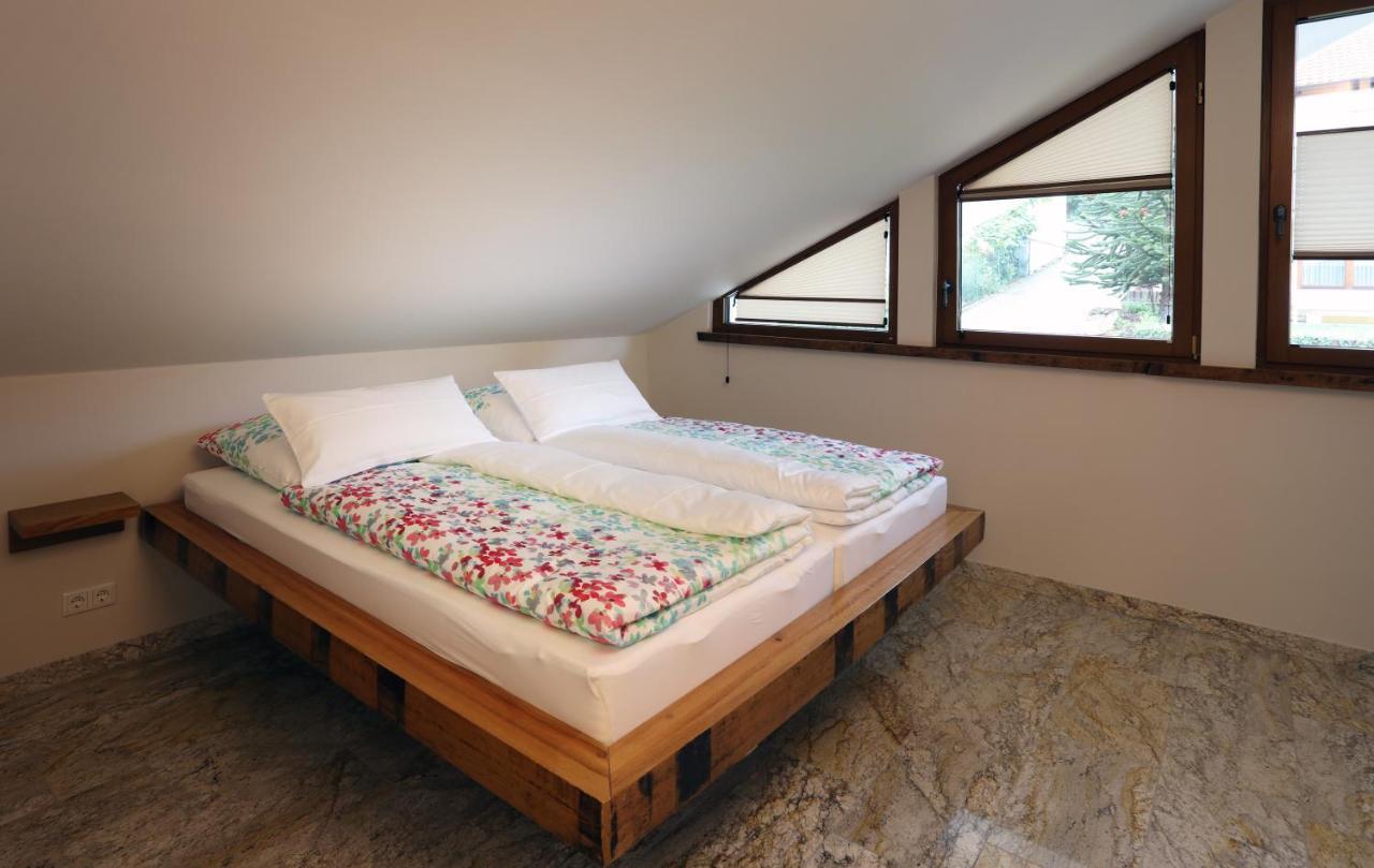 Gaestehaus Alte Glaserei นอยชตัดท์ อัน แดร์ ไวน์ชตราเซอ ภายนอก รูปภาพ