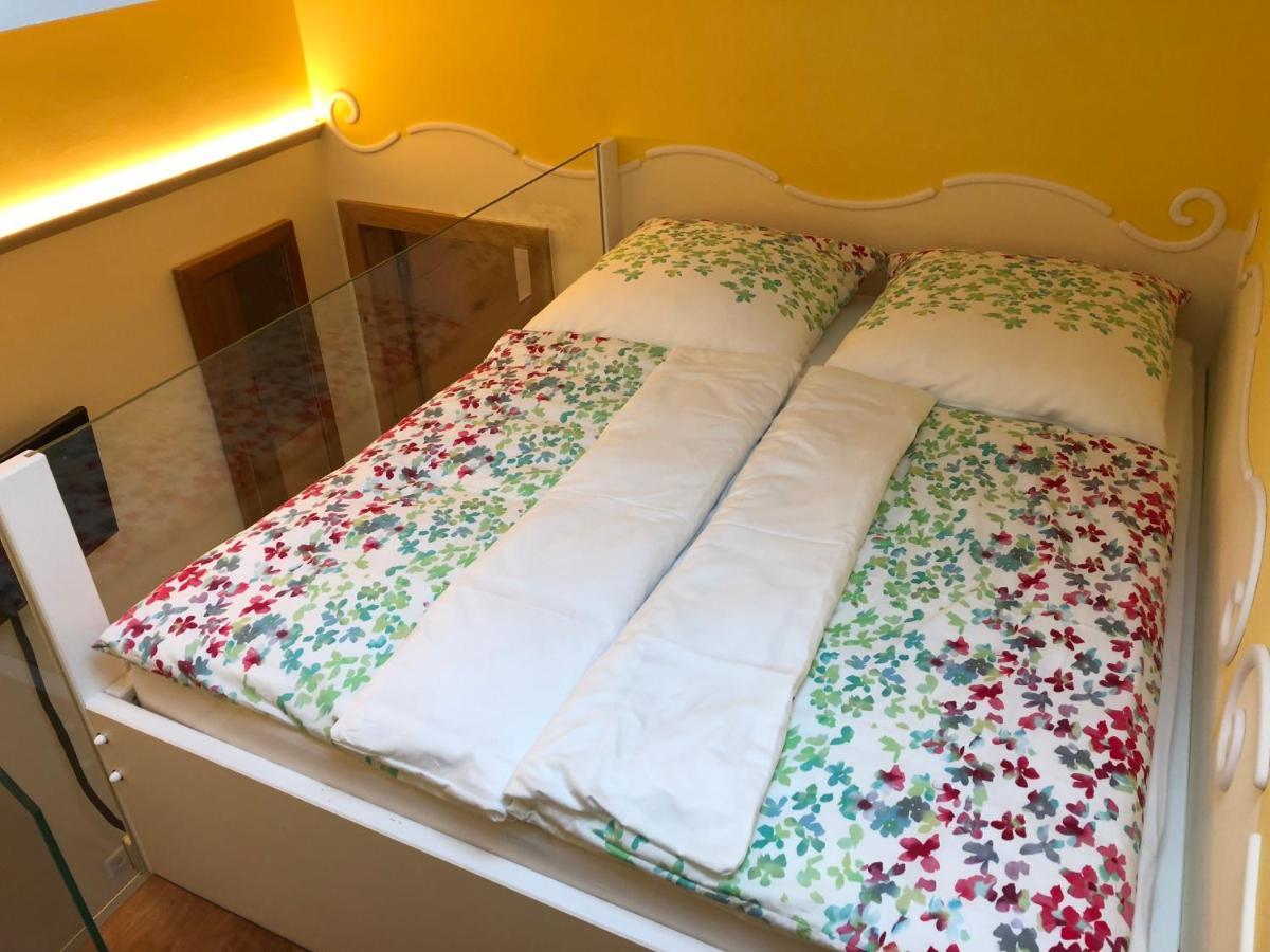 Gaestehaus Alte Glaserei นอยชตัดท์ อัน แดร์ ไวน์ชตราเซอ ภายนอก รูปภาพ