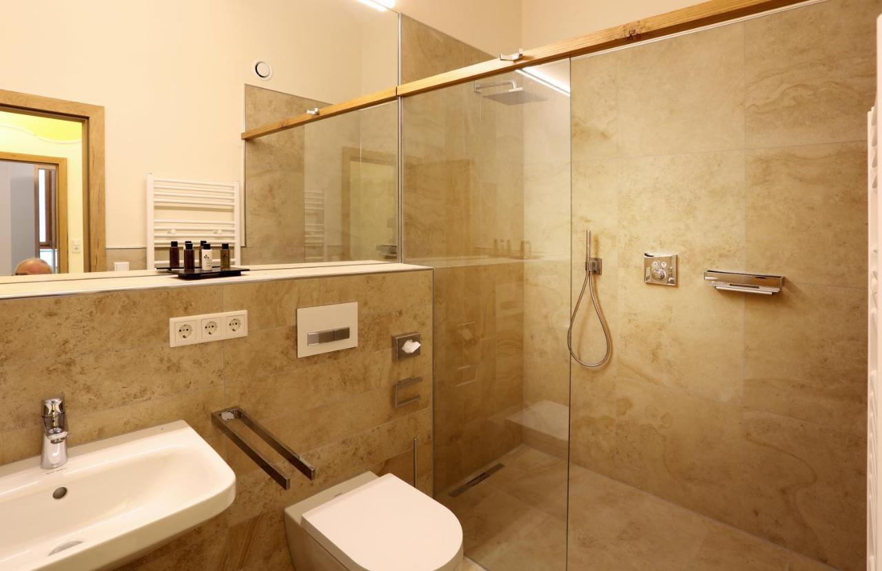Gaestehaus Alte Glaserei นอยชตัดท์ อัน แดร์ ไวน์ชตราเซอ ภายนอก รูปภาพ