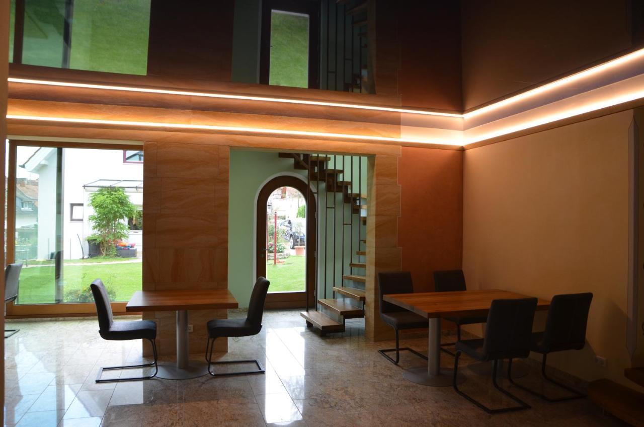 Gaestehaus Alte Glaserei นอยชตัดท์ อัน แดร์ ไวน์ชตราเซอ ภายนอก รูปภาพ