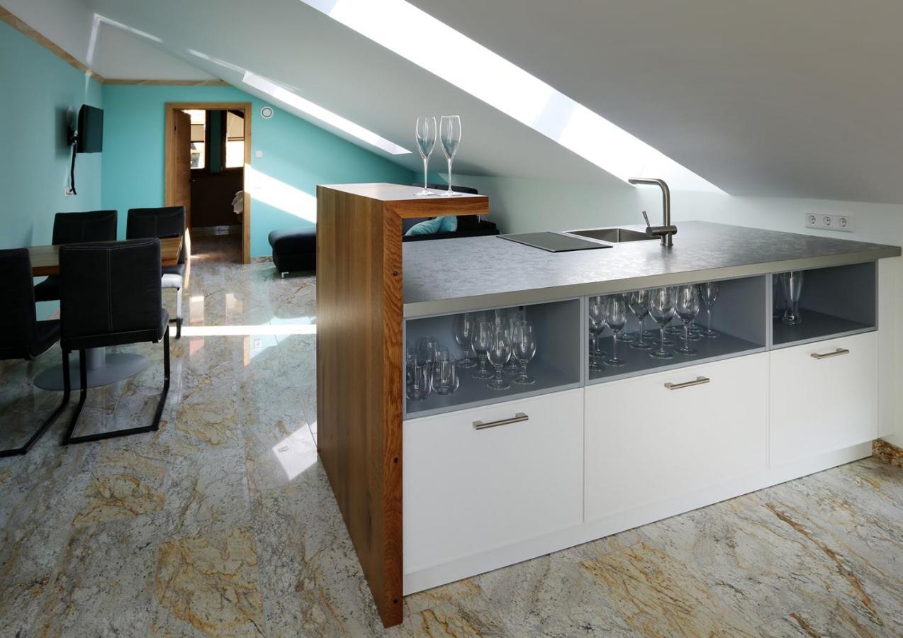 Gaestehaus Alte Glaserei นอยชตัดท์ อัน แดร์ ไวน์ชตราเซอ ภายนอก รูปภาพ